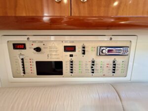 CRANCHI SMERALDO 37 - BATEAU MOTEUR OCCASION - MARINE COURTAGE (6)