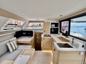 AVENTURA A 37 CRUISE - CATAMARAN OCCASION MARINE COURTAGE (16)