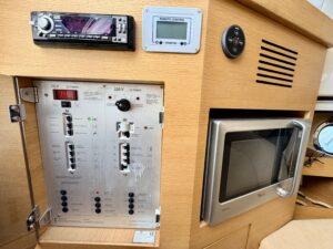 CRANCHI ZAFFIRO 32 - BATEAU MOTEUR OCCASION MARINE COURTAGE (19)