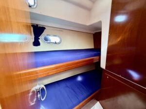 BENETEAU ANTARES 9.80 - BATEAU MOTEUR OCCASION MARINE COURTAGE (11)