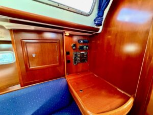 BENETEAU OCEANIS CLIPPER 323 - VOILIER OCCASION MARINE COURTAGE (19)